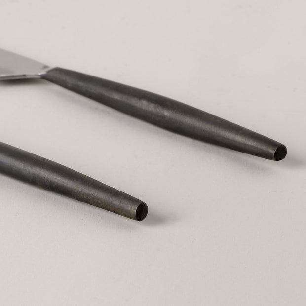 Smooth burnished handle knife